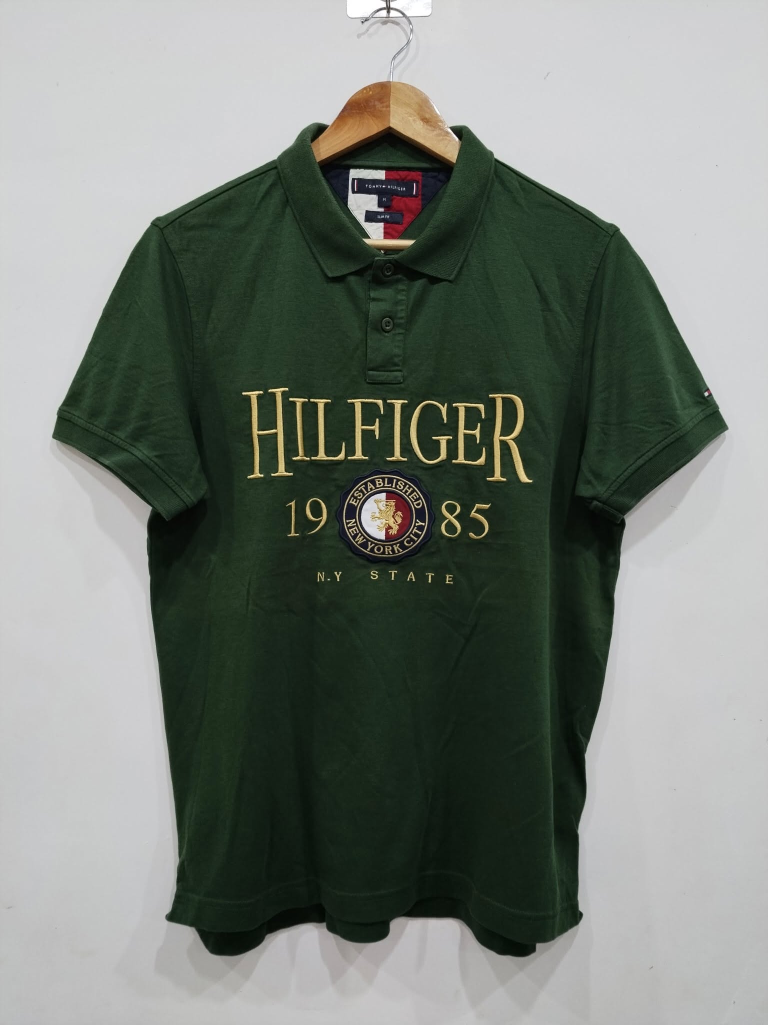 Tommy Hilfiger Men's Cotton Jersey Slim Fit 1985 Badge Short Sleeve Polo Shirt